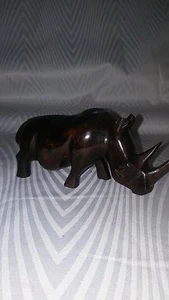 Handgefertigte mittelgroße Holzfigur Nashorn - Bild 1 von 3