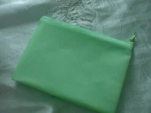 LIZ EARLE SMALL GREEN MAKE UP BAG - Picture 1 of 1