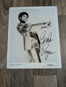 Original FREDA PAYNE Autogramm auf 10 x 8 Inch Foto - Bild 1 von 6