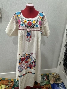 Maxi Vestido Mexicano Blanco Bordado a Mano Bohemio Fluido Algodón Oaxaca - Imagen 1 de 5
