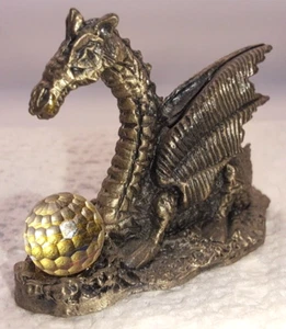 "Peltre Dragon of the Lake con ""Cristal"" de WAPW 1.25"H (bueno para RPG Mini también) - Imagen 1 de 5