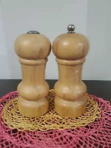 Cooks Club SALT SHAKER PEPPER GRINDER beautiful Wood shakers. 5" tall 2" wide - Picture 1 of 6