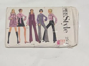 Vintage Sewing Pattern Style 2561 - Mini Skirt Blouse pan 1969 Sz 12 Bust 34" - Picture 1 of 2
