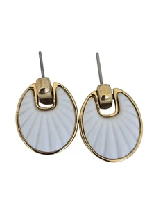 Orecchini traforati convertibili Avon Nantucket Doorknocker tono bianco e oro - Foto 1 di 6