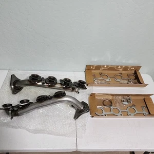 2x Left & Right Exhaust Manifold w/ Gasket for Toyota Land Cruiser Lexus 98-05 - Picture 1 of 8