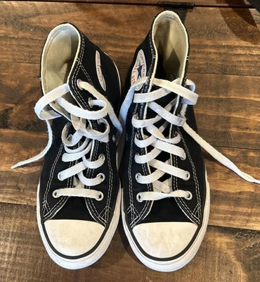 Converse Chuck Taylor ALL STAR BlackHigh Tops Sneaker Lace Up Kids Size 2.5 - Image 1 of 4