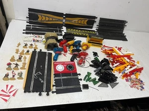 Scalextric barriere, figure costruzione fossa, pista ponte gobba - Foto 1 di 7