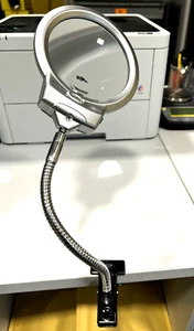 Lupa de mesa con iluminación LED pie de sujeción - Imagen 1 de 4