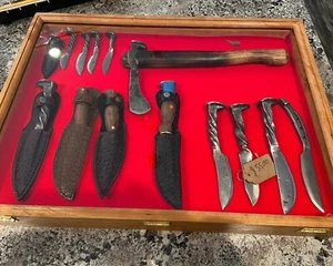 Vitrina de cuchillos puntas de flecha 18 x 12 madera maciza de cerezo hecha en EE. UU. Caja de sombra de bloqueo - Imagen 1 de 12