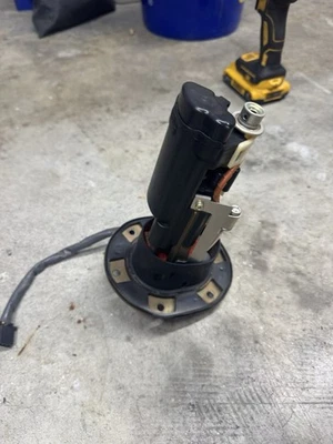 Conjunto de bomba de combustible Honda CBR1000RR 2004-2007 OEM - 16700-MEL-013 ***PROBADO*** Foto 1 de 4