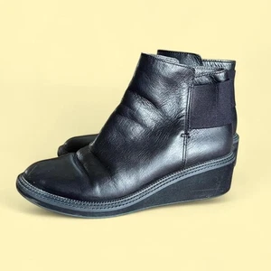 Camper black leather slight wedge ankle boots with thick elastic. Size 39 / 8 - Picture 1 of 5