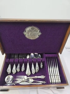 Rosepoint by Wallace Sterling Silver Silverware Set w/ Box. 90 Pieces Plus Box - Picture 1 of 15