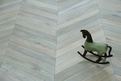 Suelo de parquet Chevron color gris roble de ingeniería 18 mm SR1805 muestra Foto 1 de 4