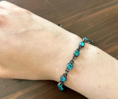 Armband mit Türkisfarbenen Strasssteinen - Bild 1 von 2