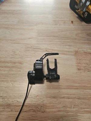 Mathews Ultrarest Integrate MX QAD- Black - Bow Rest- Left Hand Integrated - Image 1 of 4