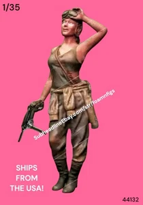 1/35 Resin Figure US WWII Tank Crew Female Standing w Grease Gun Model Kit 44132 - Picture 1 of 3