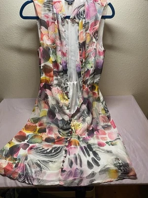 Vestido Floral Marciano GUESS Botones Delanteros Foto 1 de 4