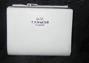 Coach New CR983 Chalk  Cross Grain Leather Bifold Wallet NWT $198 - Picture 1 of 9