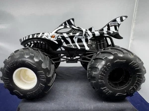 Monster Truck Hot Wheels Shark Zebra escala grande 1:24 diecast raro - Imagen 1 de 10