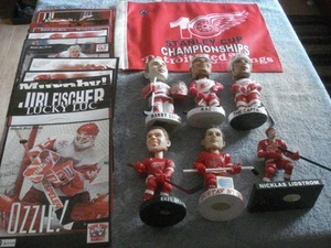 VINTAGE DETROIT RED WINGS MEMORABILIA - 6 BOBBLEHEADS, 1 FLAG, 19 PLAYER PHOTOS - Picture 1 of 18