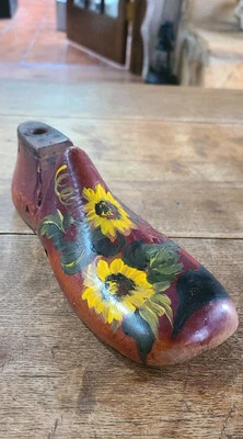 Antique Wooden Cobblers Shoe Form Painted Flowers Rustic Farmhouse Primitive - Image 1 of 4