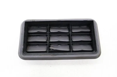 CHRYSLER 300 2011-2023 TRASERO DERECHO O IZQUIERDO CUARTO REJILLA DE VENTILACIÓN DE AIRE OEM Foto 1 de 4