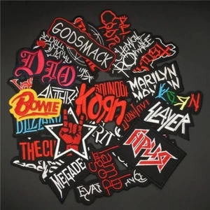 Lotto casuale di 25 toppe rock band ferro su musica punk roll heavy metal cucito - Foto 1 di 12