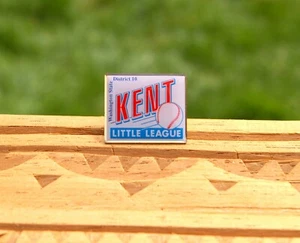Pinback de metal y esmalte Kent Little League District 10 Washington State 1" - Imagen 1 de 4