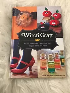 Hexenhandwerk: böse Accessoires, gruselig-niedliches Spielzeug, magische Leckereien, Halloween - Bild 1 von 5