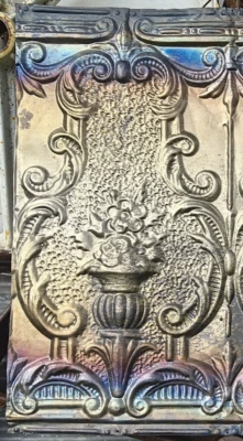 VENDA Antiga Iridescente Vitoriana Teto Azulejo Estanho Tocha Flores Porta Armário - Imagem 1 de 4