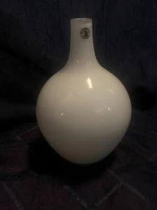 IKEA Moderne handgefertigte Qualität VASE blickdicht weiß gehülltes Glas 8 Zoll runde Glühbirne - Bild 1 von 3