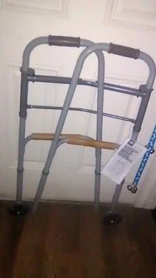 Medline Deluxe ~ Caminante Adulto Plegable con 2 Botones ~ Ruedas de 5" MDS86410 ~ 400 lb ~ Ajustable Foto 1 de 4