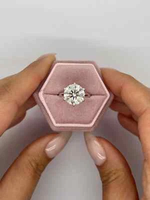 Lab Grown Huge IGI CERTIFIED 5 Cts E Color VVS2 Clarity Round Ideal Cut CVD Ring - Image 1 of 4