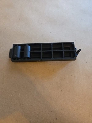 Крышка двери воздушного фильтра для салона Honda Civic 2001-2005 годов выпуска черная от оригинального производителя PP-T20 - Изображение 1 из 4