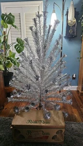 Vintage 6 Fuß Aluminium Bommel Weihnachtsbaum 91 Zweige Wunderkerzen Stern Marke Co mit Box - Bild 1 von 13