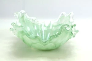 Centrotavola da portata in vetro artistico tirato a forma libera verde pastello - Foto 1 di 4