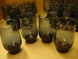 4 Vintage Pfaltzgraff YORKTOWNE Blue Etched 16 Oz Glass Tumblers - Picture 1 of 2