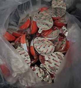 80x KINDER JOY Schokolade Hälften (ohne Spielzeug) MHD Monat: 01/2026 - Bild 1 von 1