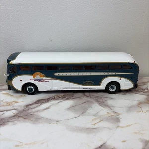 Corgi Classics 1:50 Greyhound Lines New York Worlds Fair Yellow Coach 743 #98460 - Picture 1 of 11