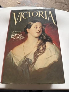 Victoria: An Intimate Biography by Stanley Weintraub  - Bild 1 von 11
