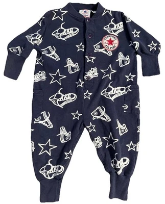 De colección Converse niños pequeños azul marino una pieza con zapatos y estrellas, talla 18 meses Foto 1 de 4