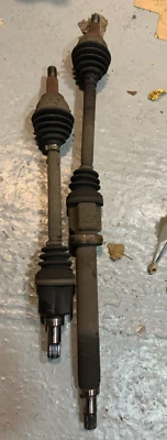 Par de ejes de transmisión delanteros izquierdo derecho Ford Fusion Feista Mazda 2 FL FR Foto 1 de 4