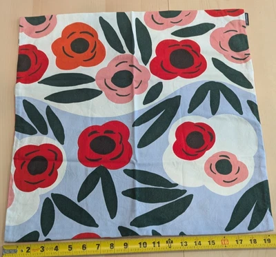 Marimekko RUUKKU 100% Cotton Zip Pillow Cover 19"×19 3/4" florals pink blue - Image 1 of 4
