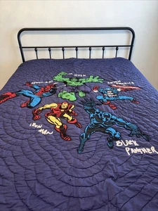 Edredón reversible Pottery Barn completo/QueenMarvel cómic azul marino Avengers - Imagen 1 de 7
