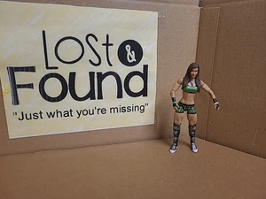 Usado WWE Mattel Elite Series 21 - AJ Lee - Traje a Cuadros Verde - Imagen 1 de 7