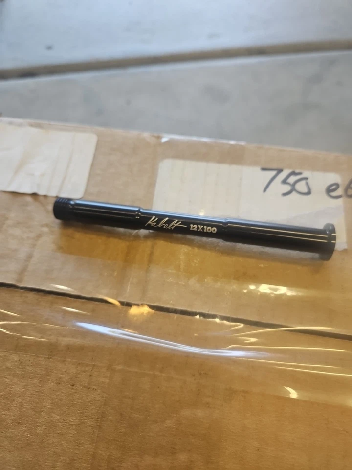 Conjunto FOX Kabolt - 12 x 100 mm, negro Foto 1 de 1