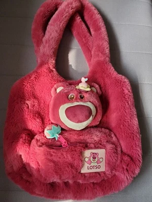 Lotso Bear毛绒手提包带草莓小饰品 — 第 1/4 张图片