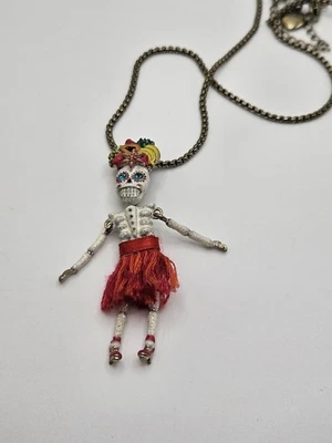 Collar Colgante Betsey Johnson RIo Esmalte Calavera de Azúcar con Fruta Articulada  Foto 1 de 4