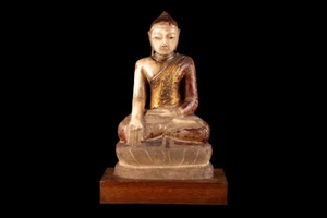 Ein Antiker Buddha, aus lackierten & vergoldetem Marmor, Burma 18./19. Jh. - Bild 1 von 10