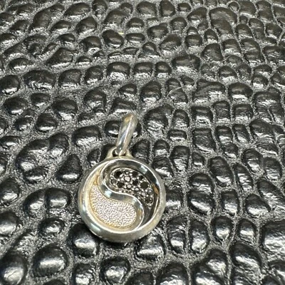 Colgante de diamantes negros amuleto Yin y Yang de plata de ley 925 David Yurman Foto 1 de 4